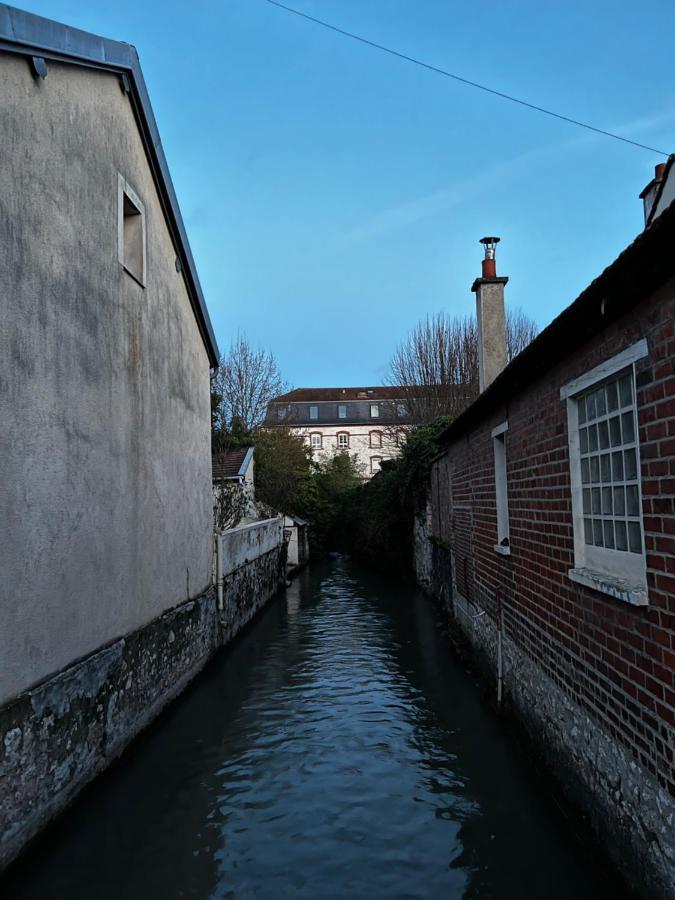 La Voulzie Appartement - Proche Centre Avec Parking Prive Provins Esterno foto
